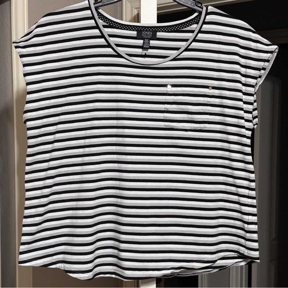 Jones New York Black and White Striped Short Sleeve Tee